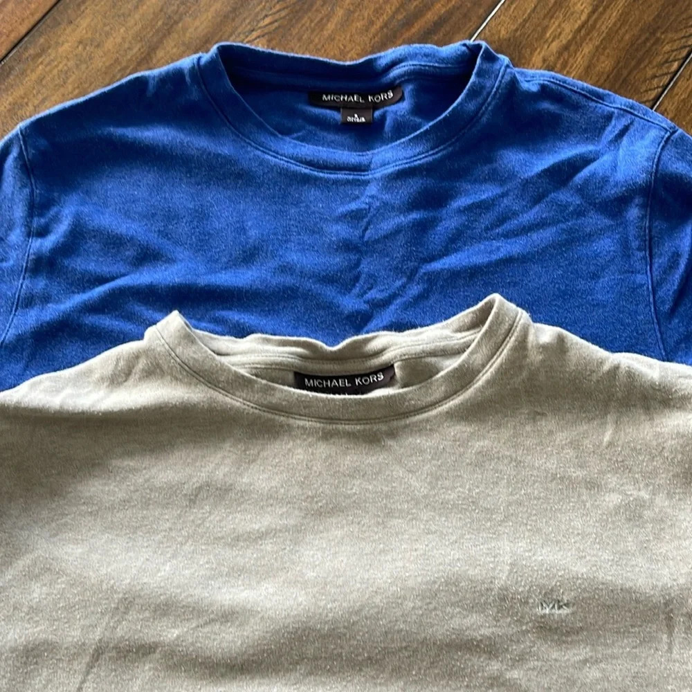 2 Michael Kors crew neck tees short sleeve tshirt MK logo blue beige Sz Small